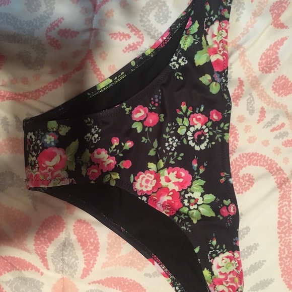 Bathingsuits - Picture 5 of 5